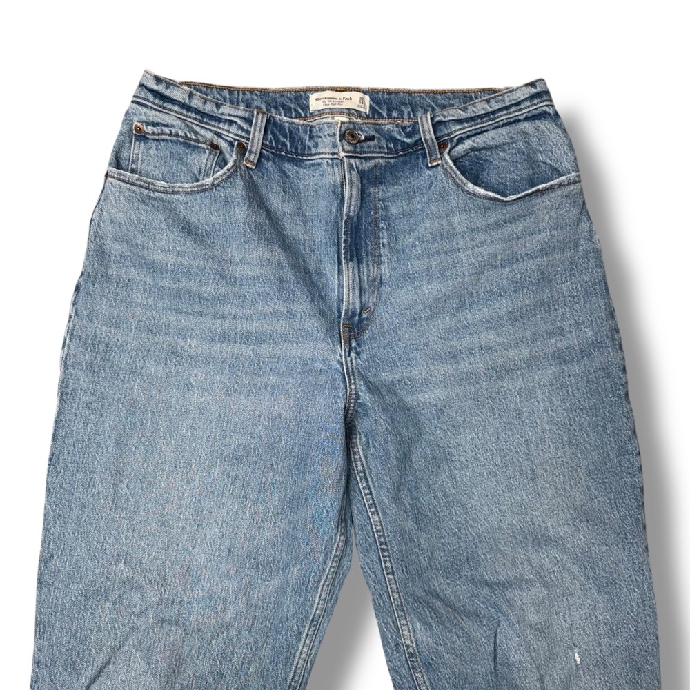 Abercrombie Curve Love 90s Straight Jeans Women 32/14 Light Wash Distressed EX - Picture 2 of 6